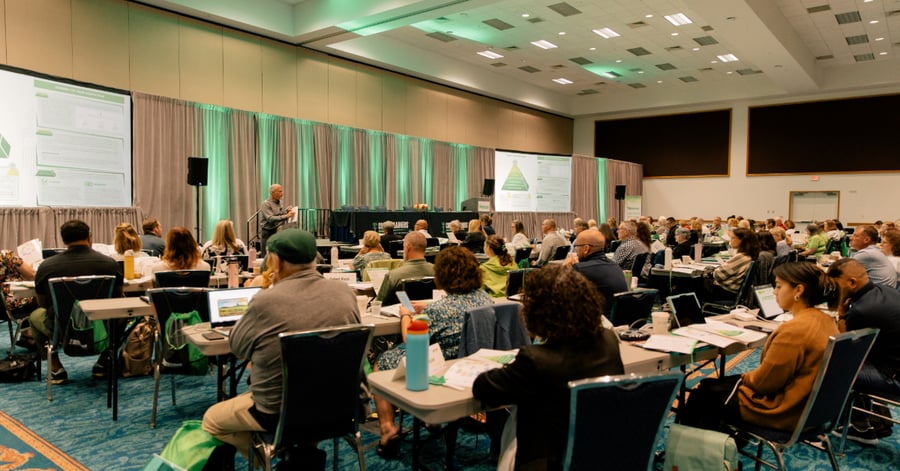 franchise owners learning about travel franchise comissions