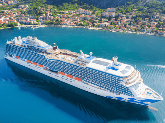 Wave Season Signals: What Luxury and Europe Cruise Demand Means for Travel Entrepreneurs